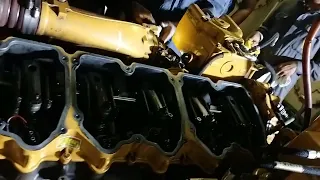 caterpillar c18 550kw generator overhauling (head cover open)