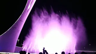 Танец у Олимпийского фонтана под Queen