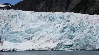 The Holgate Glacier calves!