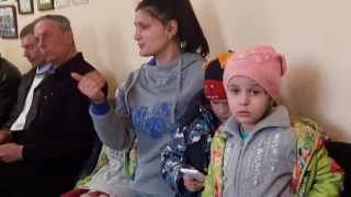 Води і правди вимагали мати та троє дітей на сесії в Томашполі.