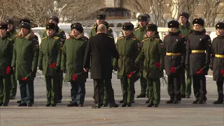 В День защитника Отечества Президент возложил венок к Могиле Неизвестного Солдата