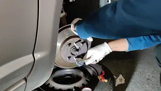 [DIY Guide] Mk1 Toyota Yaris Vitz How to Replace Front Brake Pads & Discs