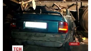 В реанімації помер військовий пасажир легковика, який врізався у бензовоз поблизу Миколаєва