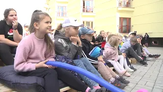 2021-06-01 г. Брест. Праздничное мероприятие в театре кукол.  Новости на Буг-ТВ. #бугтв