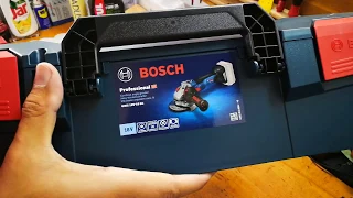 Unpacking / unboxing cordless angle grinder Bosch GWS 18V-10 SC L-Boxx (150mm) 06019G350B