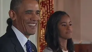Obama's daughters unimpressed at White House turkey ...