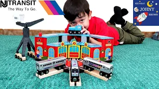 Johny Unboxes Munipals New Jersey Transit Trains With Train Sheds & Has A Train Race
