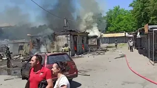 Video of shelling of a market in Donetsk😱