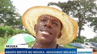 Agabuutikidde: Abantu beeyiye mu Nkuuka, Abasubuuzi beejaga.