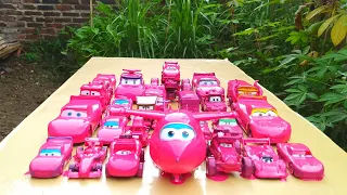 Wow! Clean up muddy minicar falling into the water & a convoys disney cars! Play in the garden