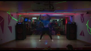 "Happy End" (2017) Michael Haneke - Chandelier dancing scene