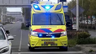 Lifeliner 4 komt tegelijk met Ambulance 03-155 met spoed aan bij Isala na MMT inzet in Zuidwolde