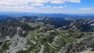 Najviši vrh Crne Gore Bobotov kuk na Durmitoru - pogled sa vrha.