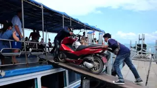 C Самуи на Панган через пирс Биг Будда. The ferry from Samui to Phangan by Big Buddha pier.