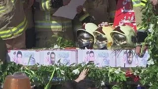 Hochhauseinsturz in Teheran: Feuerwehrmänner beigesetzt