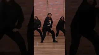 #ChloeBailey - Treat Me 🎶✨ Let's get into the weekend with Dana Alexa and her #choreography! 🕺💃