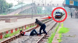 Prank gone wrong in Railway Station // By Sumit Cool #Prayagraj #Allahabad #Prank