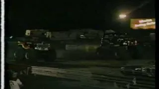 80's Monsters and Mud Boggers - Grave Digger vs King Krunch