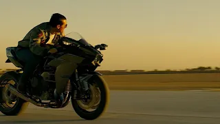 Tom Cruise in Kawasaki H2 Ninja / Top Gun: Maverick (2022) ☆☆☆