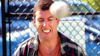 Adam Sandler gefällt es, von Baseballs im Gesicht getroffen zu werden!