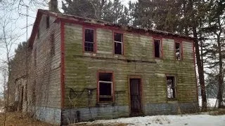 Urbex: ABANDONED House in Peril