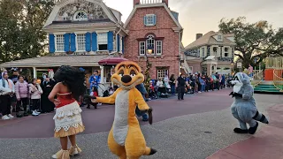 Magic Kingdom - Adventure Friends Cavalcade - Walt Disney World