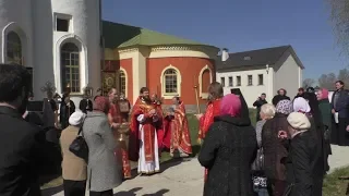 Крестный ход после литургии на Пасху в Тихвинском Успенском мужском монастыре 30 апреля 2019 г