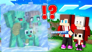 How JJ Family FREEZE Mikey Family with ICE in Minecraft - Maizen