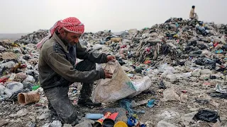 Suriyeliler geçimlerini sağlamak için plastik atıklardan kilim üretiyor