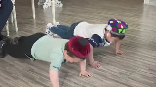 mini khabib hasbulla beaten by mini Islam abdulrazik in push ups Eng ( sub)