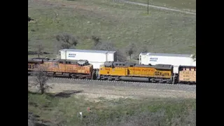 Tehachapi Loop UP and BNSF Train meet