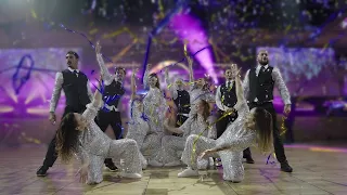 ABBA Flash Mob - EPIC Surprise Show Leaves Guests Wowed! ✨