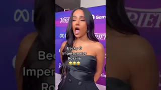 Becky G imitando a Rosalia cuando suena su éxito “BIZCOCHITO” 😂