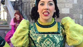 Character Meet and Greet Video! This will make you laugh!!!  Big Kids Having Fun at Disney World!