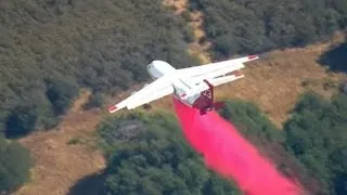 Ескадрилья літаків гасила пожежу в Каліфорнії