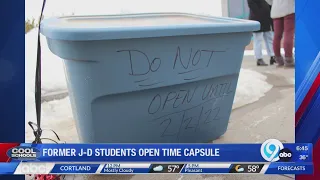Former JD students open a time capsule 20 years later