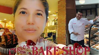 Experimentando os doces da Carlos Bakery em NY