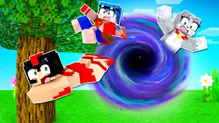 ¡NADIE SOBREVIVE A ESTE AGUJERO NEGRO en Minecraft! 💀😱 ¡LOS COMPAS vs LAS TRAMPAS 99.9% MORTALES!