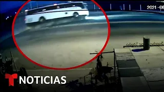 Una cámara graba el accidente fatal del autobús en Rosarito | Noticias Telemundo