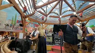 Münchner/Munich Oktoberfest 2023 / Fantastische Stimmung im Hacker-Festzelt, EINMALIG SUPER