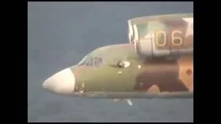 АН-72 виконує повітряний маневр "бочка"/ AN-72 performing aerial maneuvers "barrel roll"