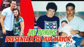 El esposo de Ximena Duque, Jay Adkins presenta hija mayor la cual cumple 27 años.