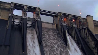 Warragamba Dam spilling   video footage