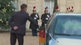 Macron welcomes new German Chancellor in Paris