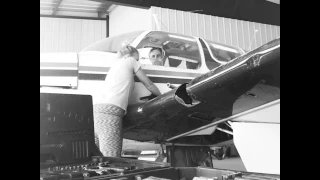 Aircraft Salvage Queen Time Lapse: Removing a Fuel Cell from a 1952 Beechcraft Bonanza