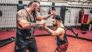 Riesiger Bodybuilder vs Ringer! Das heftigste Sparring! / Stofftiere