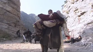 Kung Fu Movie! With wife killed, Kung Fu lad angrily slays over a dozen black-clothed experts!