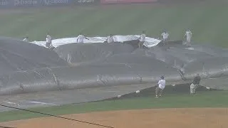 Grounds crew struggles putting the tarp on the field