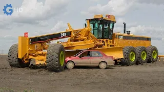 THE MOST AMAZING CONSTRUCTION MACHINERY YOU PROBABLY DIDN'T KNOW ABOUT 2 ▶ LARGEST MOTOR GRADER