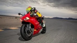 2014 Ducati 899 Panigale - Light-Heavyweight Shootout Part 1 - MotoUSA